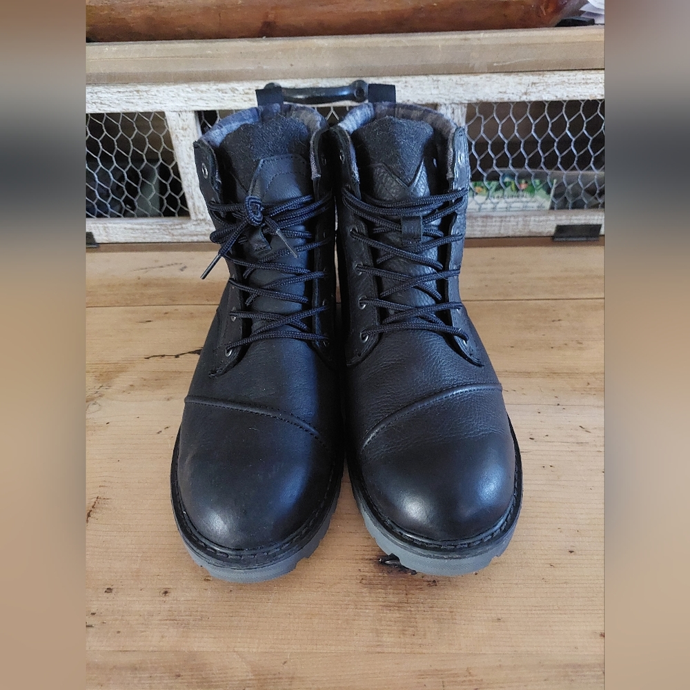 Tom's boots 10